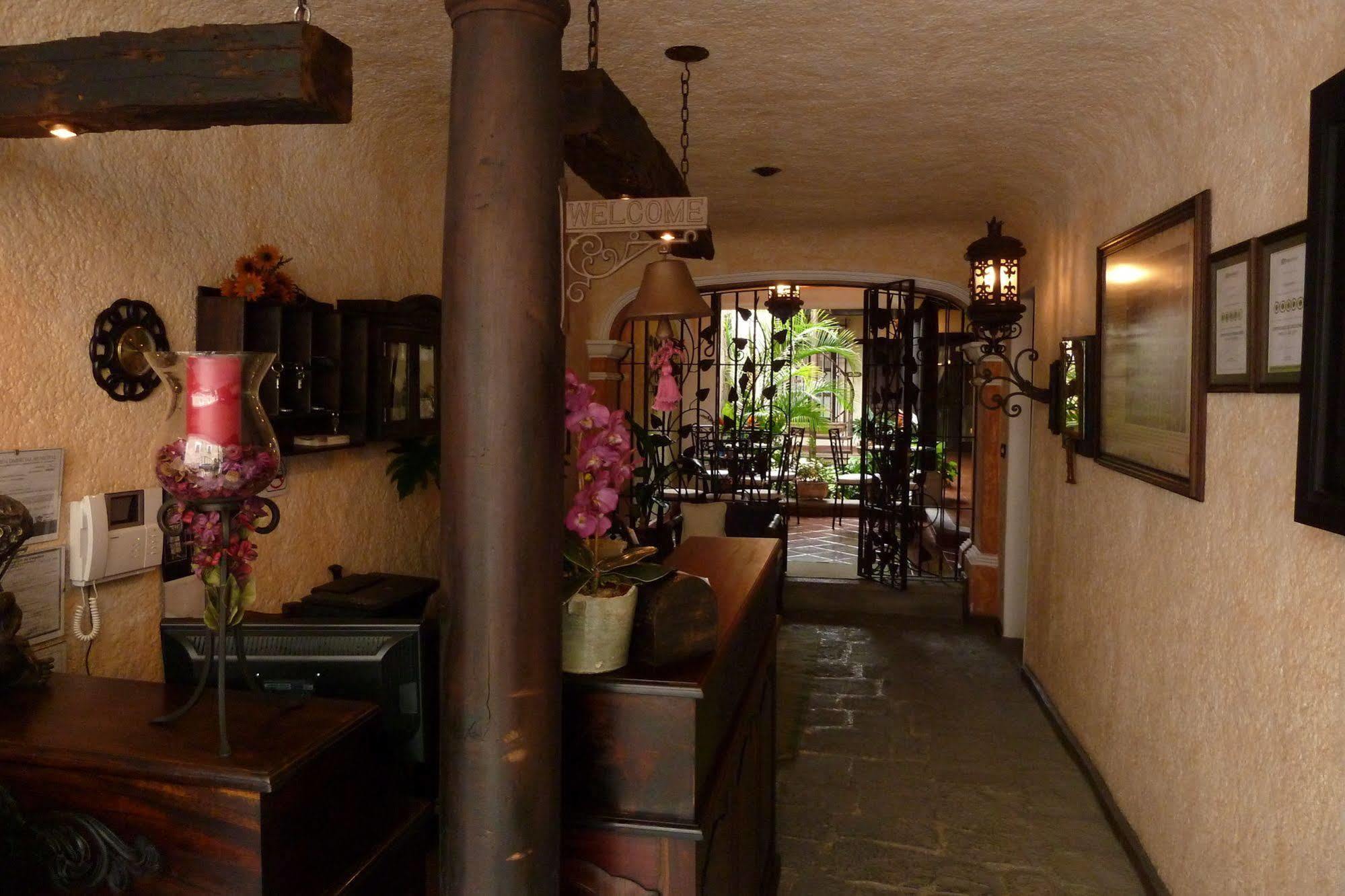 D'Leyenda Hotel Antigua Extérieur photo