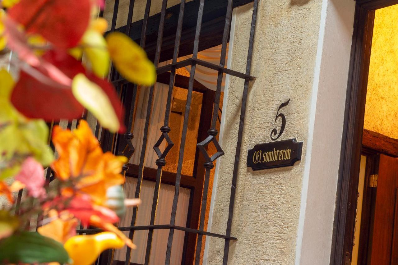 D'Leyenda Hotel Antigua Extérieur photo